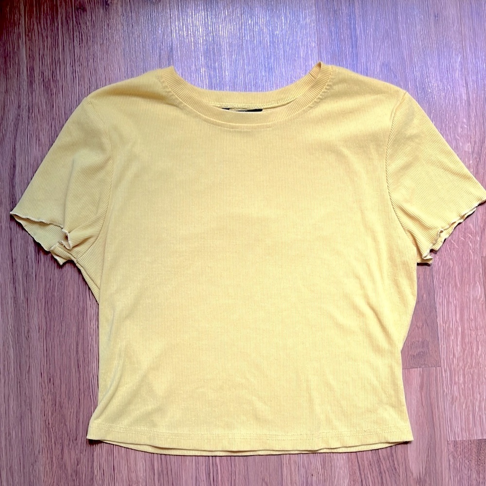 Cute, cropped ribbed sunshine yellow top. Great condition.  XL by Shein Curve.